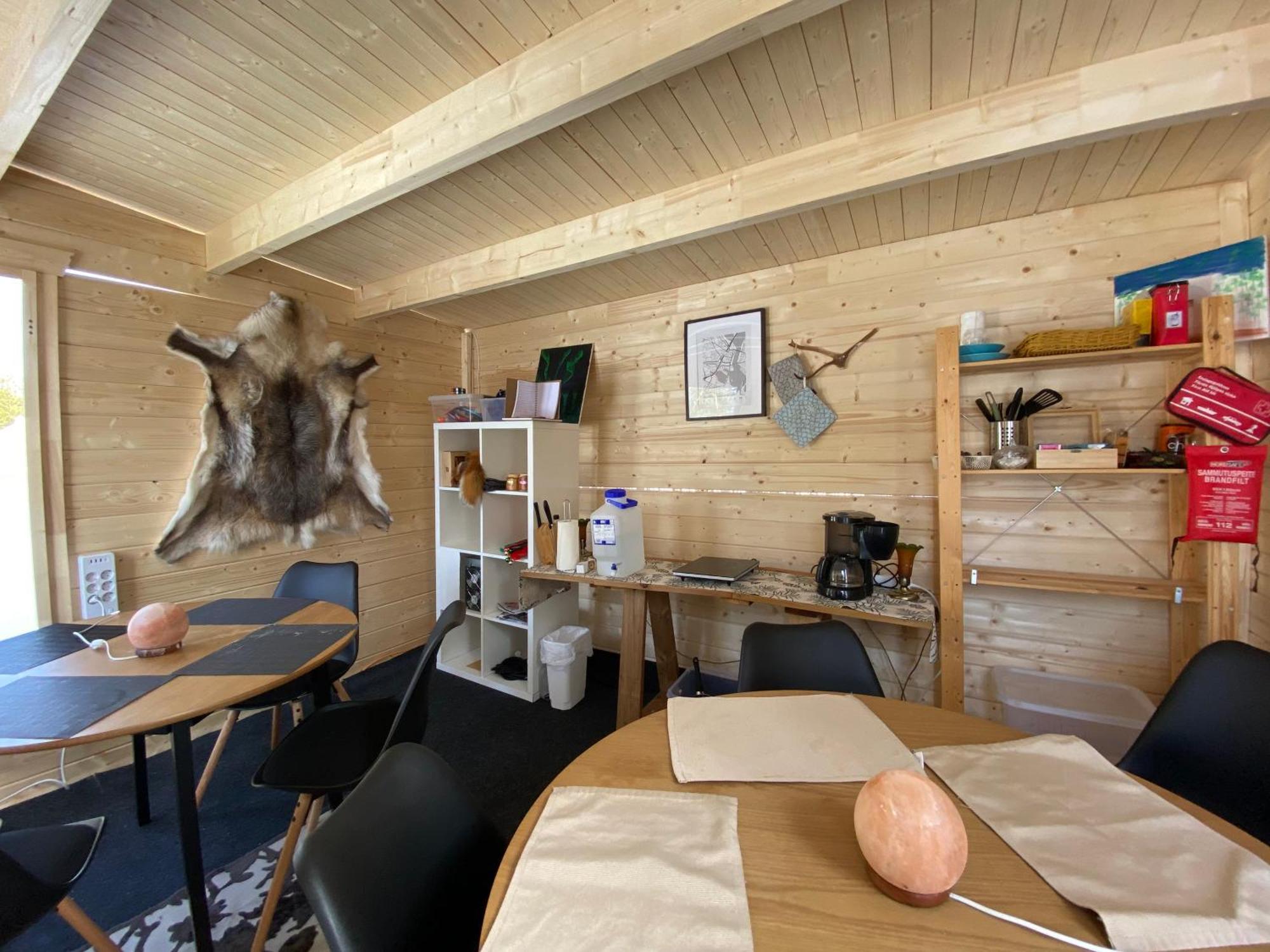 Aurora Igloo Fireplace-Heated Tents In A Secret Forest With Private Jacuzzi And Shared Sauna Bathroom And Dog Friendly Rovaniemi Eksteriør bilde